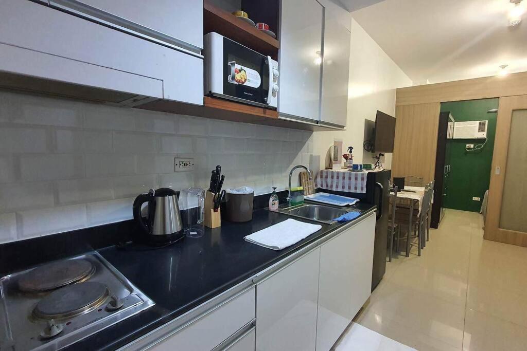 Simple And Affordable Staycation Manila Bagian luar foto