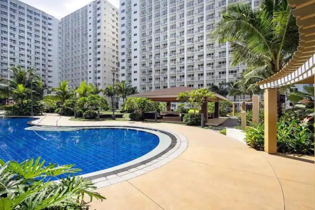 Simple And Affordable Staycation Manila Bagian luar foto